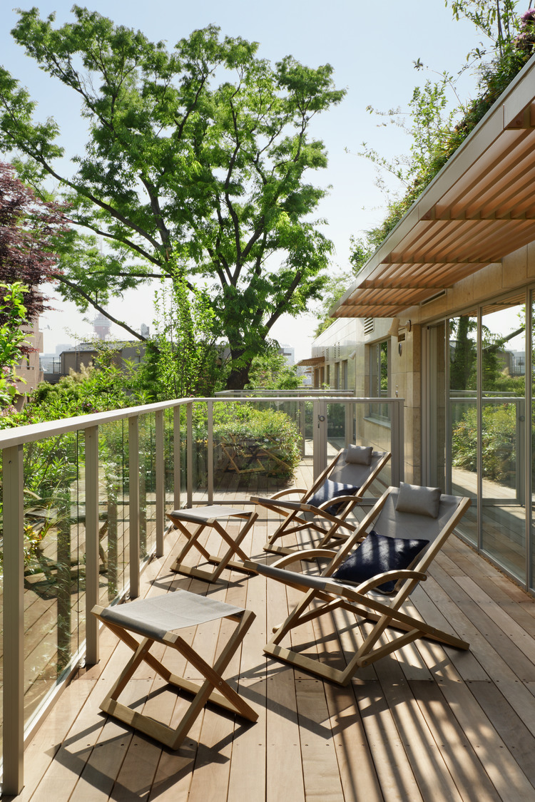 Deck terrace with lounge chairs