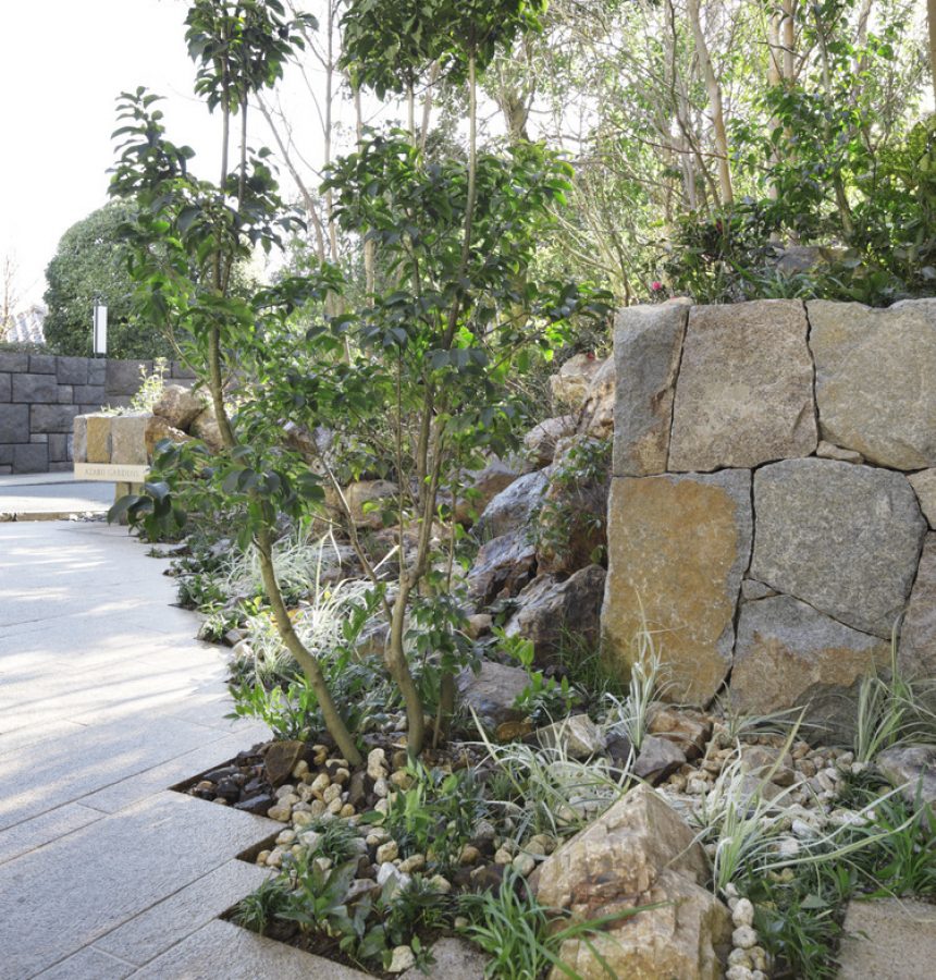 A path in front of Azabu Gardens