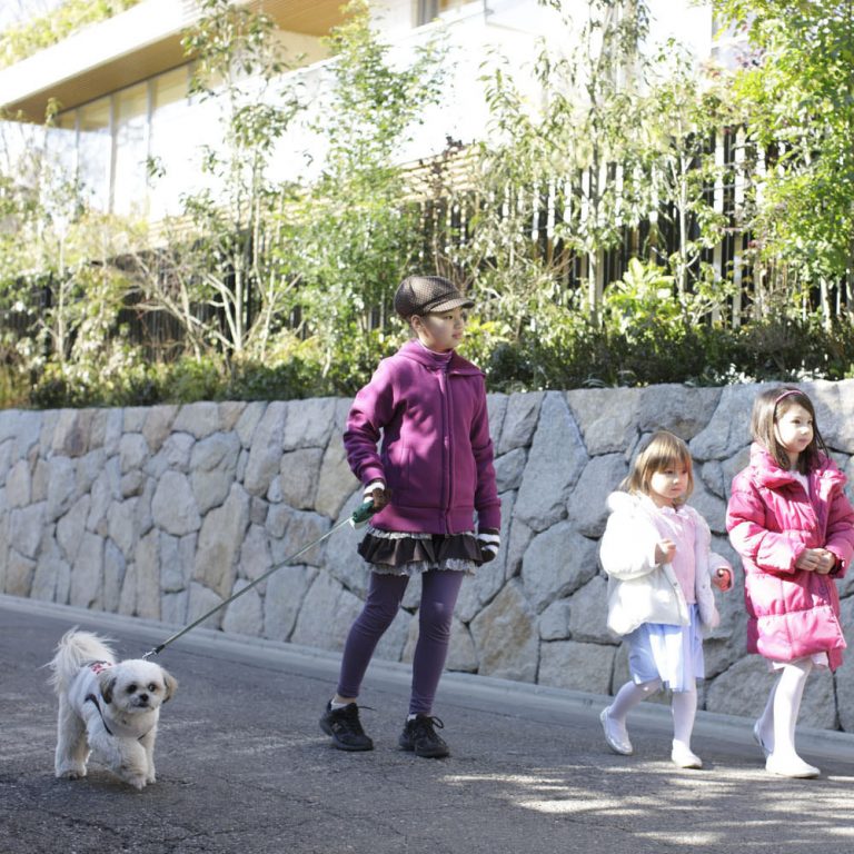 Children walking dog near Azabu Gardens